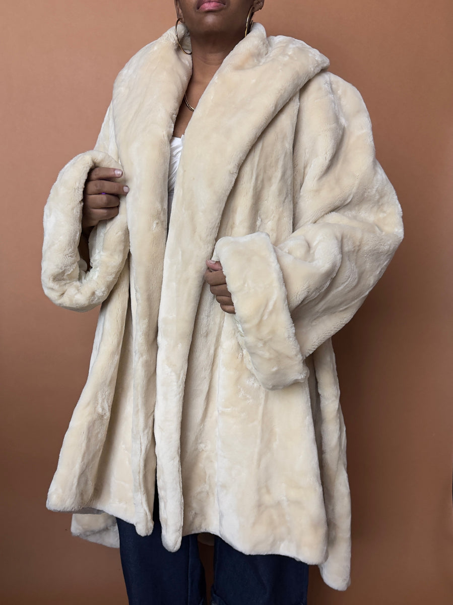 Elegant Faux Fur Coat – Thrift Happens