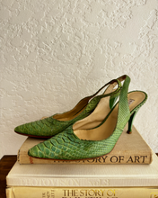 Load image into Gallery viewer, Newly Added: Pre-Owned Snake Skin Genuine Leather Pumps