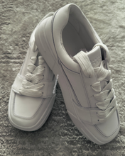 Load image into Gallery viewer, Newly Added: Brand New Country Road Leather Sneakers