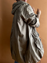 Load image into Gallery viewer, Newly Added: Nylon Vintage Bubble Windbreaker