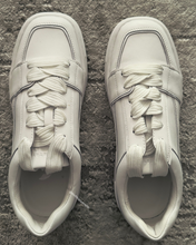 Load image into Gallery viewer, Newly Added: Brand New Country Road Leather Sneakers