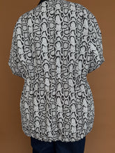 Load image into Gallery viewer, Newly Added: Snake-Print Lightweight Jacket
