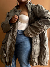 Load image into Gallery viewer, Newly Added: Nylon Vintage Bubble Windbreaker