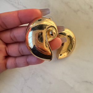 Accessories: Shell Shaped Gold/Silver Plated Statement Earrings
