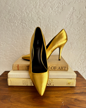 Load image into Gallery viewer, Newly Added: Aldo Genuine Leather Pumps