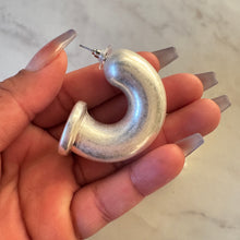 Load image into Gallery viewer, Accessories: Pearly Statement Earrings